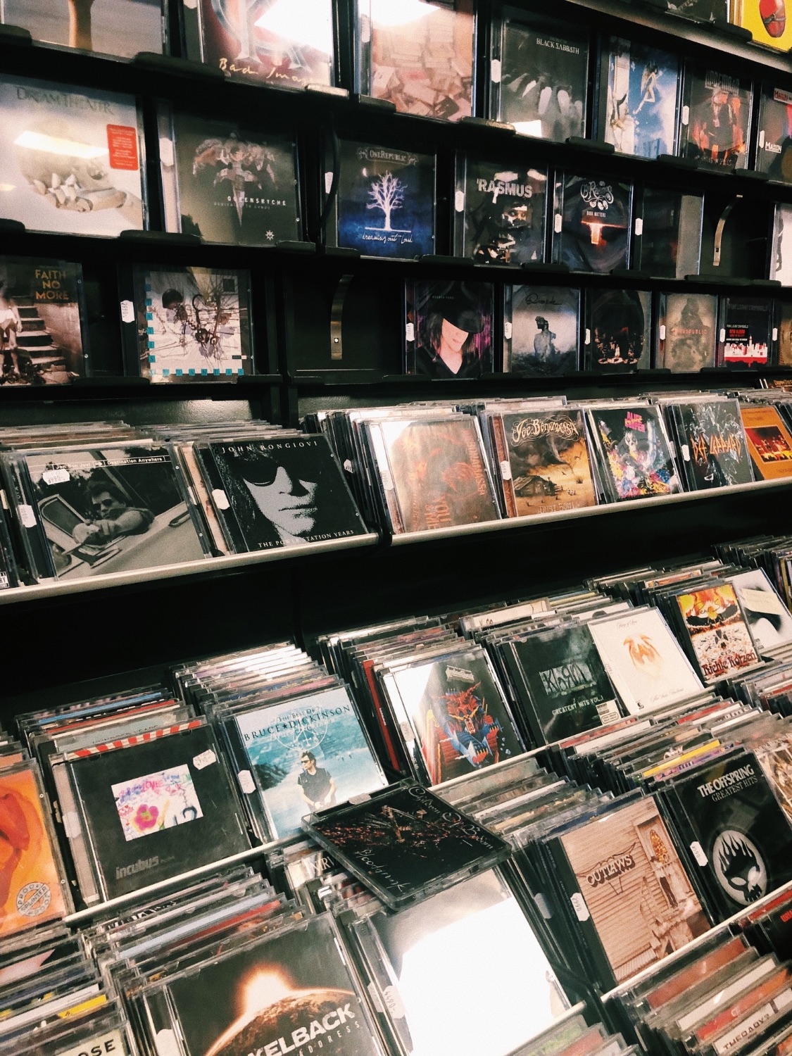 Die 90er Jahre: Eine musikalische Zeitreise durch Genres und Hits